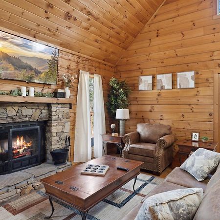 Cozy Family Friendly Cabin With Hot Tub, Near Gatlinburg, Pigeon Forge, Dollywood Sevierville Exterior foto